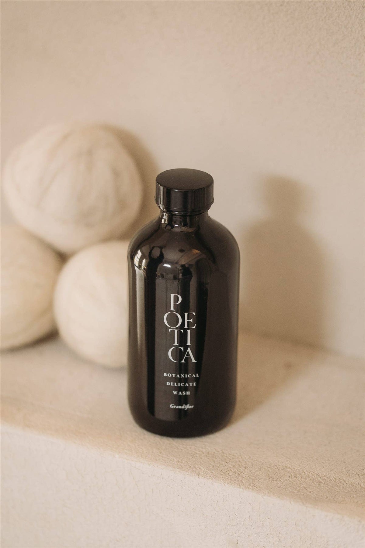 POETICA Midnight Grandiflor Delicate Wash