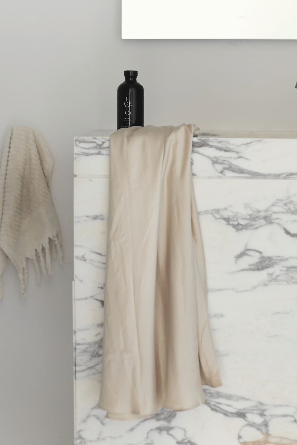 POETICA Midnight Grandiflor Delicate Wash