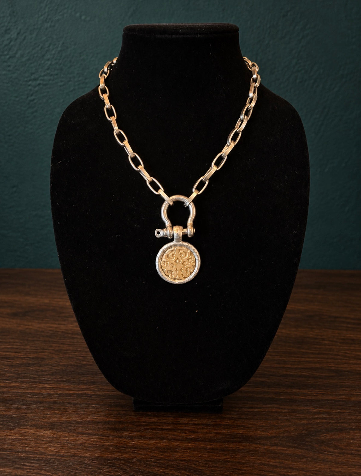 V2 Fleur De Lis Pendant/Silver Shackle Necklace
