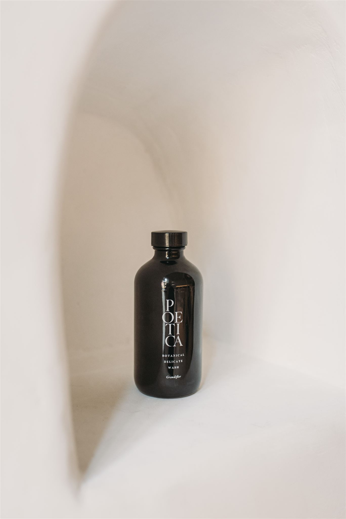POETICA Midnight Grandiflor Delicate Wash