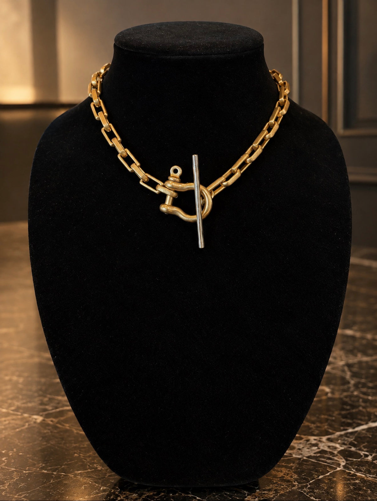 V2 Sideways Shackle with Bar Choker